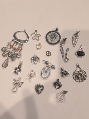 Source Unknown Silver-Tone Mixed Women’s Necklace Charms with Accent Beads